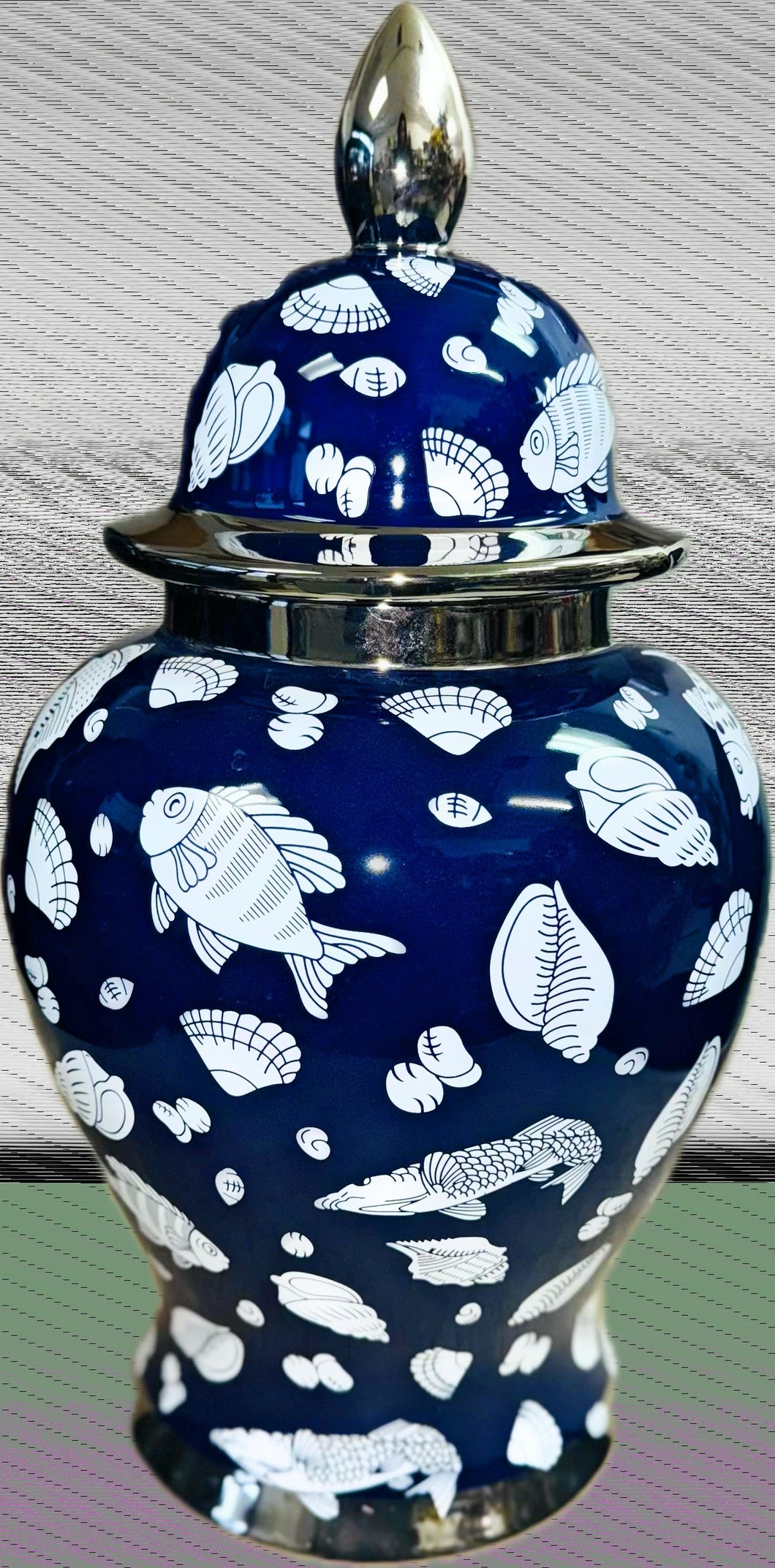 Potiche de Olocun azul oscuro y peces