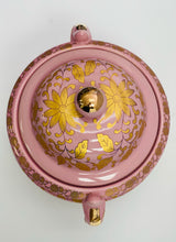 Load image into Gallery viewer, SOPERA DE OBA COLOR ROSADO Y DECORADA EN DORADO
